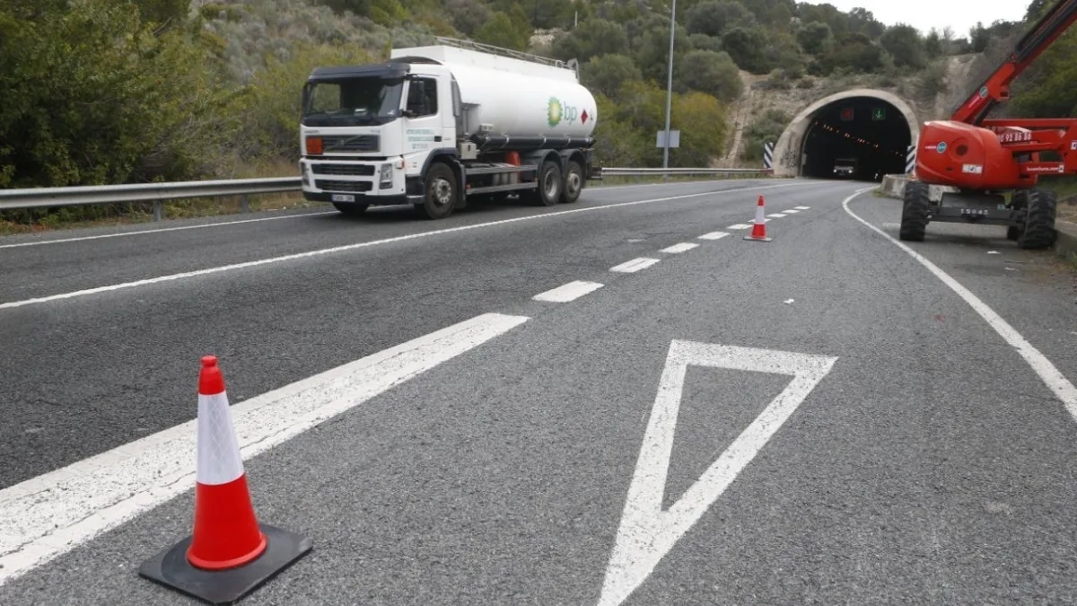 Estado del tráfico en Baleares con retenciones en la Ma-19 por accidente y obras en la Ma-13 hacia Palma.