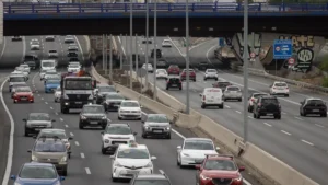 La Autovía del Nordeste (A-2) bajo presión: retenciones y obras marcan la salida de este viernes