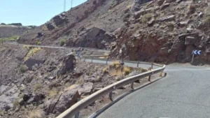 Caos en las cumbres de Canarias: cortes totales por hielo en Tenerife y La Palma y múltiples obstáculos en las vías principales