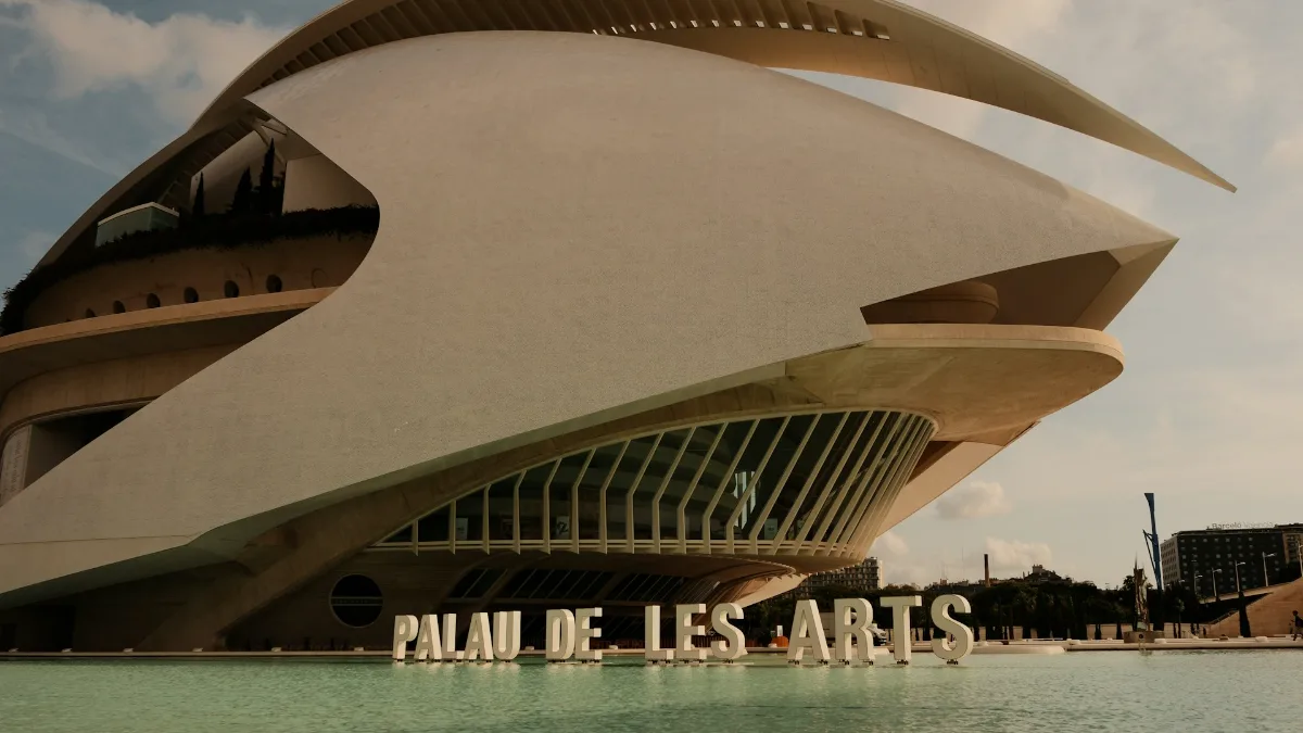 Operación Salida en la Comunitat Valenciana: accidentes y retenciones colapsan los accesos a Valencia y Alicante