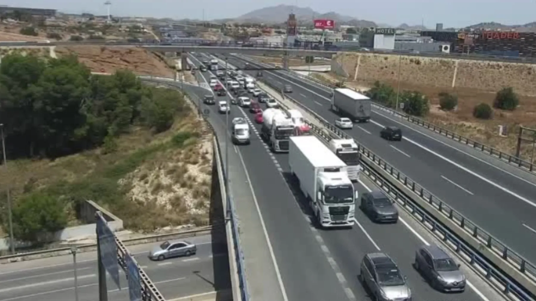 Accidente en la A-7 en Murcia: un carril cortado complica la circulación en Espinardo hacia Almería