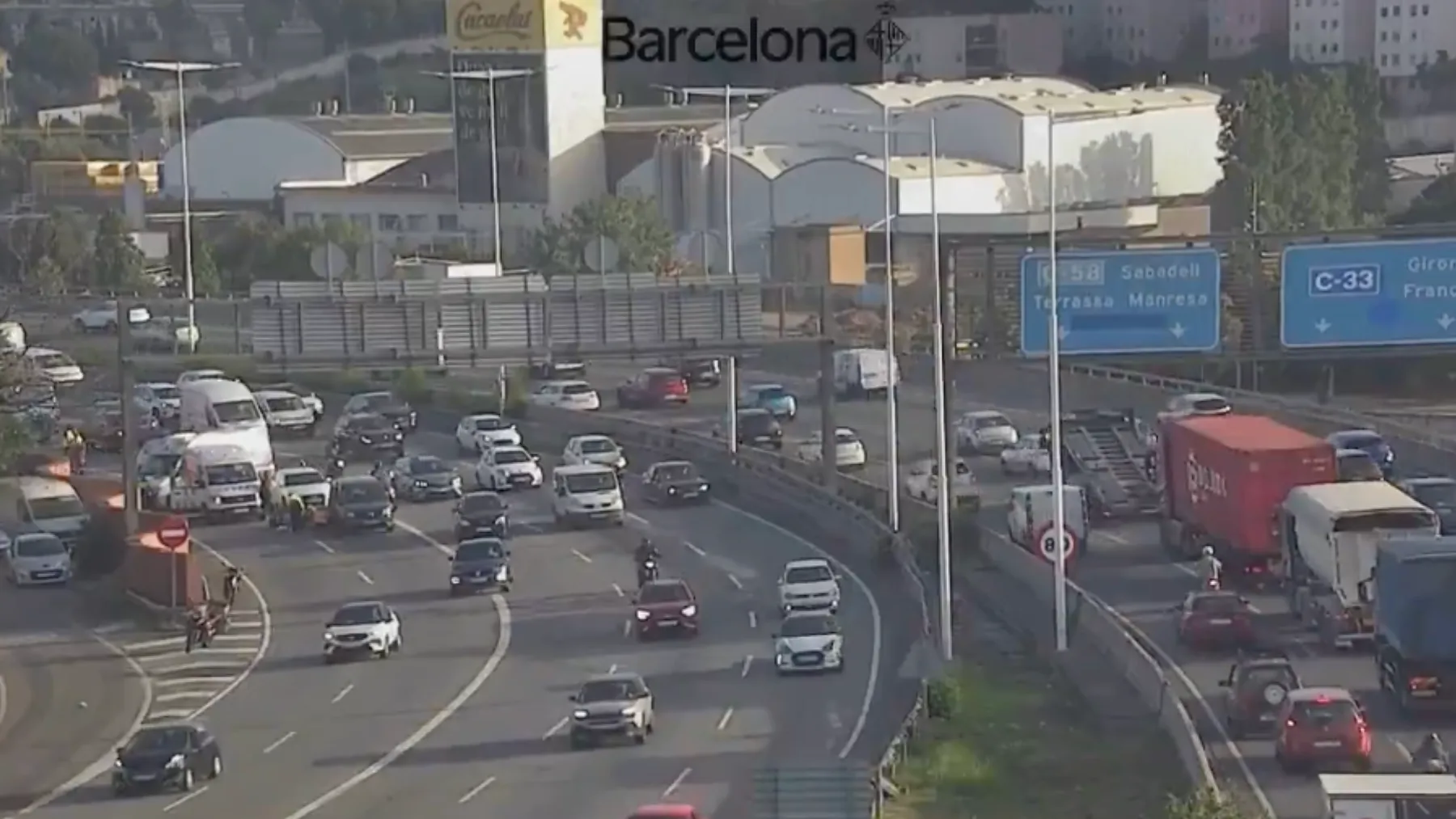 Accidente en la C-58 en la Trinitat corta dos carriles sentido Barcelona y provoca 2,5 km de retenciones