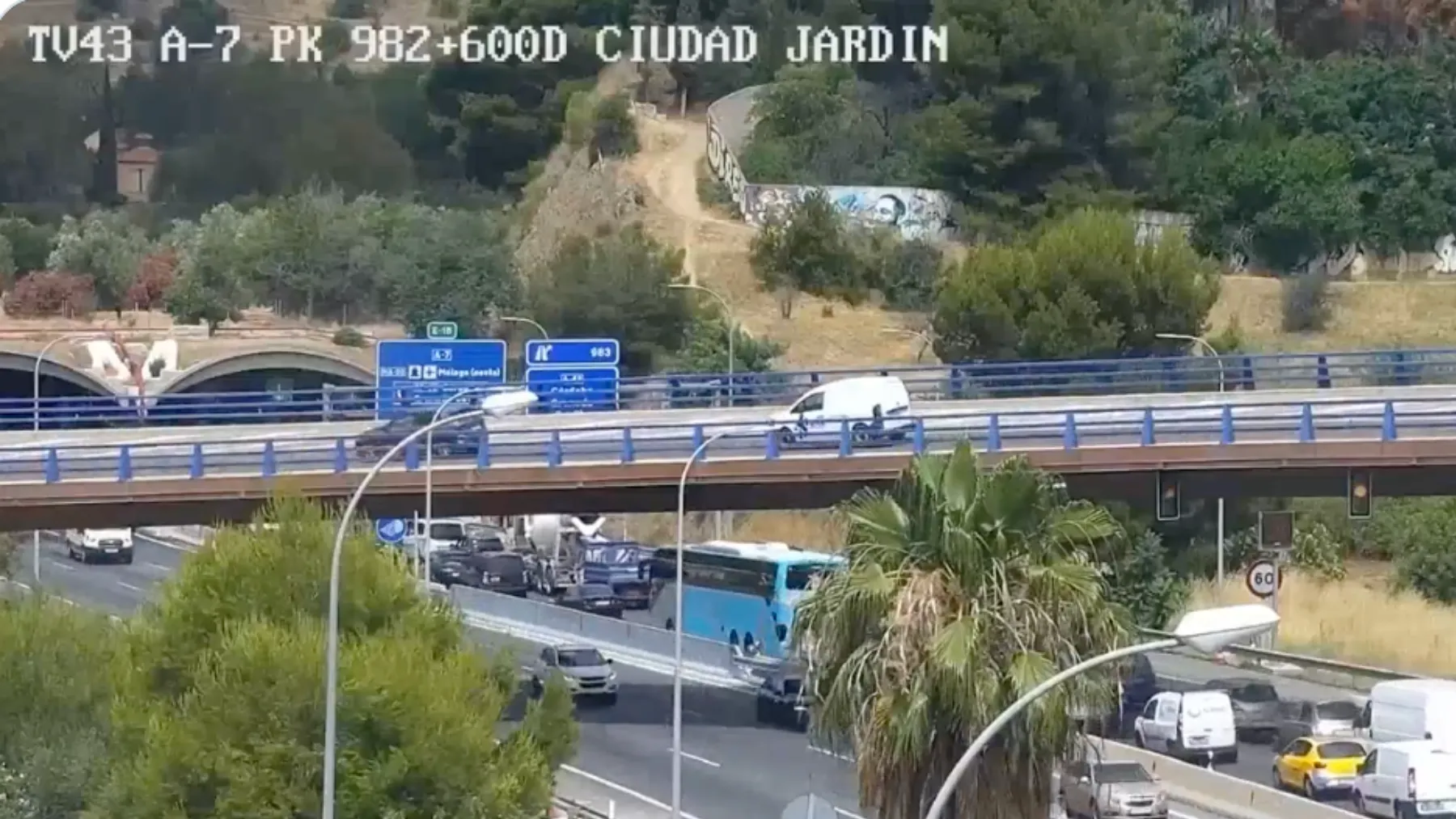 Accidente en la A-7 en Málaga hoy: carril izquierdo cortado en Ciudad Jardín en el km 982