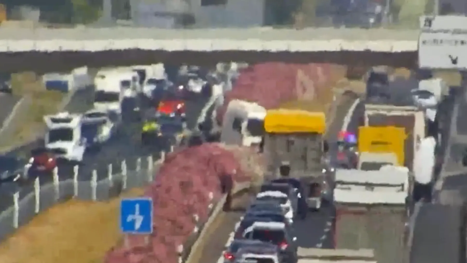 Vuelco de camión en la A-31 en La Gineta Albacete: carril izquierdo cerrado y retenciones en ambos sentidos
