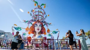 Plantà de las Hogueras adultas en Alicante 2026: esta noche a las 00:01h y barracas ya abiertas