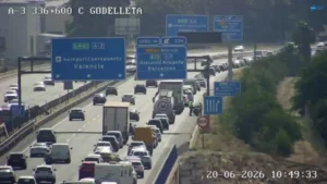 Accidente en la A-3 en Riba-roja de Túria en el km 337: carriles estrechos sentido Valencia