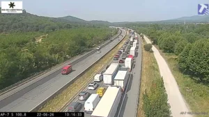 Accidente en la AP-7 en Sant Celoni corta la autopista sentido Barcelona con 2 km de retenciones