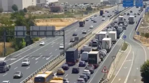 Importantes retenciones en la A-3 en Valencia: un accidente complica la entrada por Loriguilla