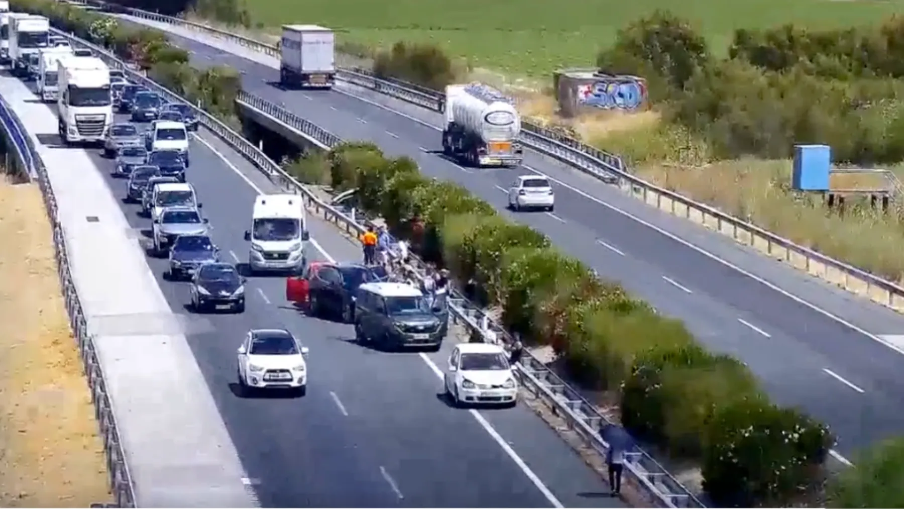 Caos en la AP-4 en Sevilla: un alcance provoca retenciones hacia Jerez a la altura de Las Cabezas de San Juan
