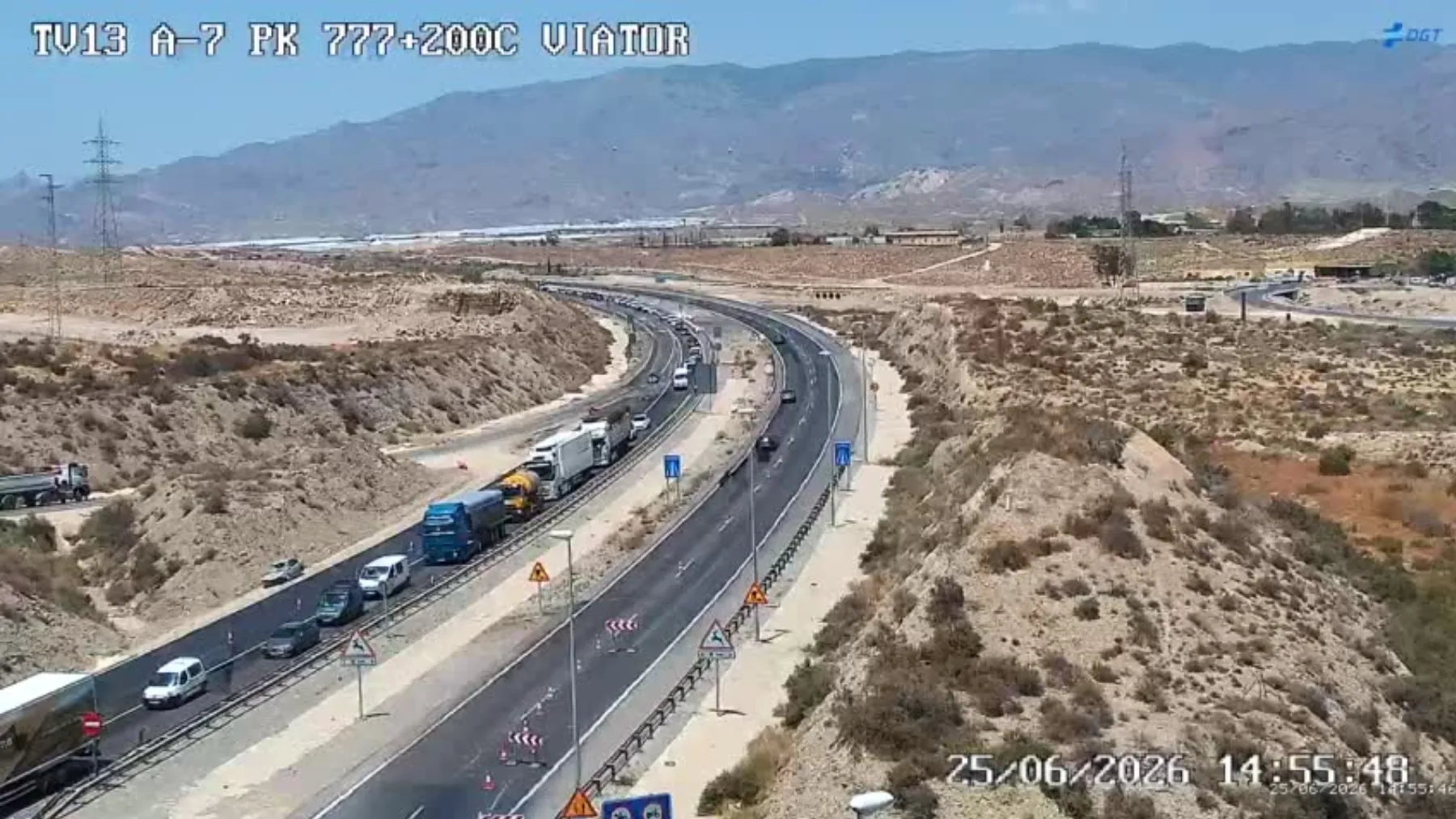 Un accidente en la A-7 dificulta el acceso a Almería y genera kilómetros de retenciones en Viator