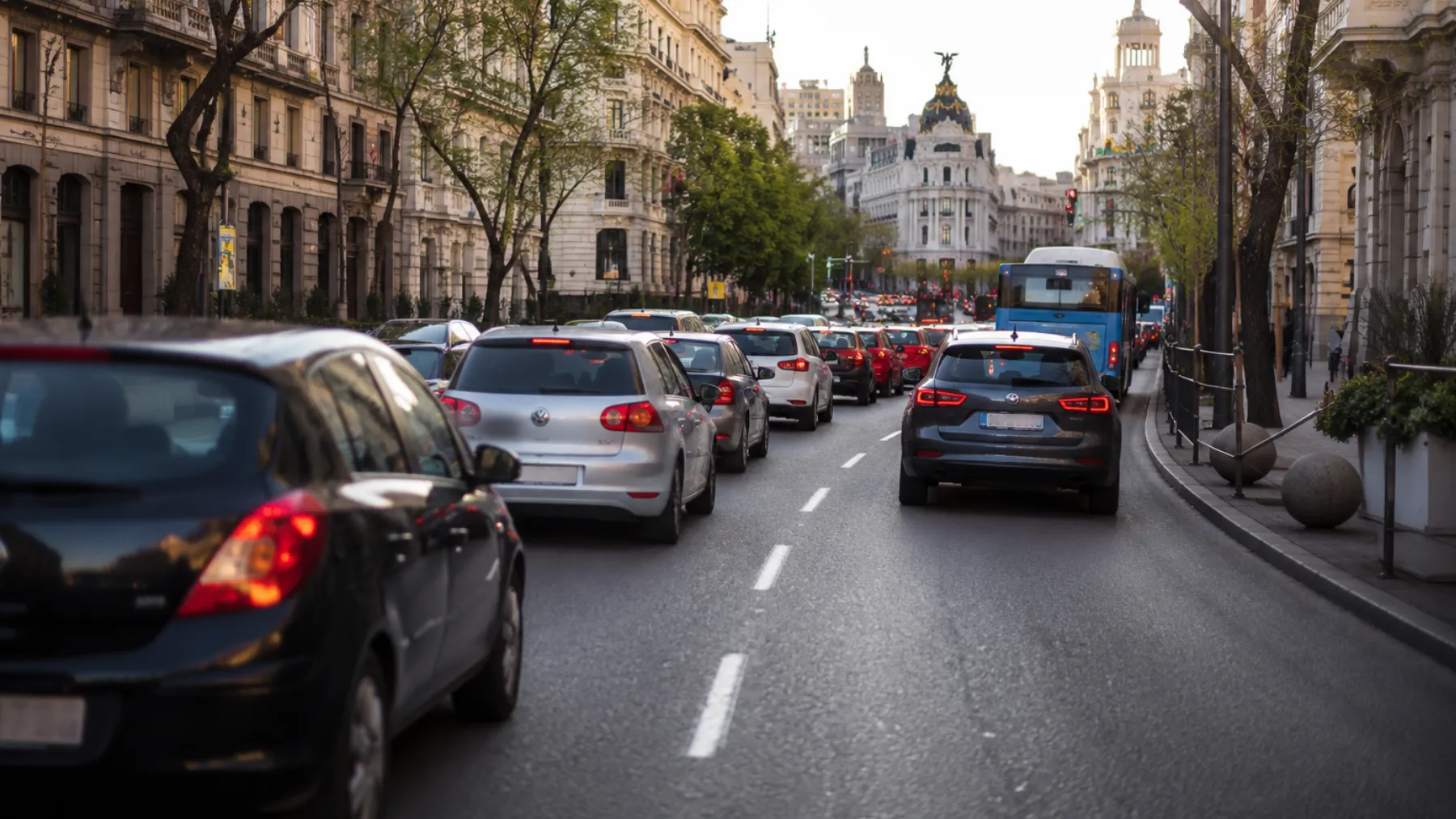 Madrid activa cortes de tráfico por manifestaciones: horarios y calles afectadas en Sol y Carabanchel