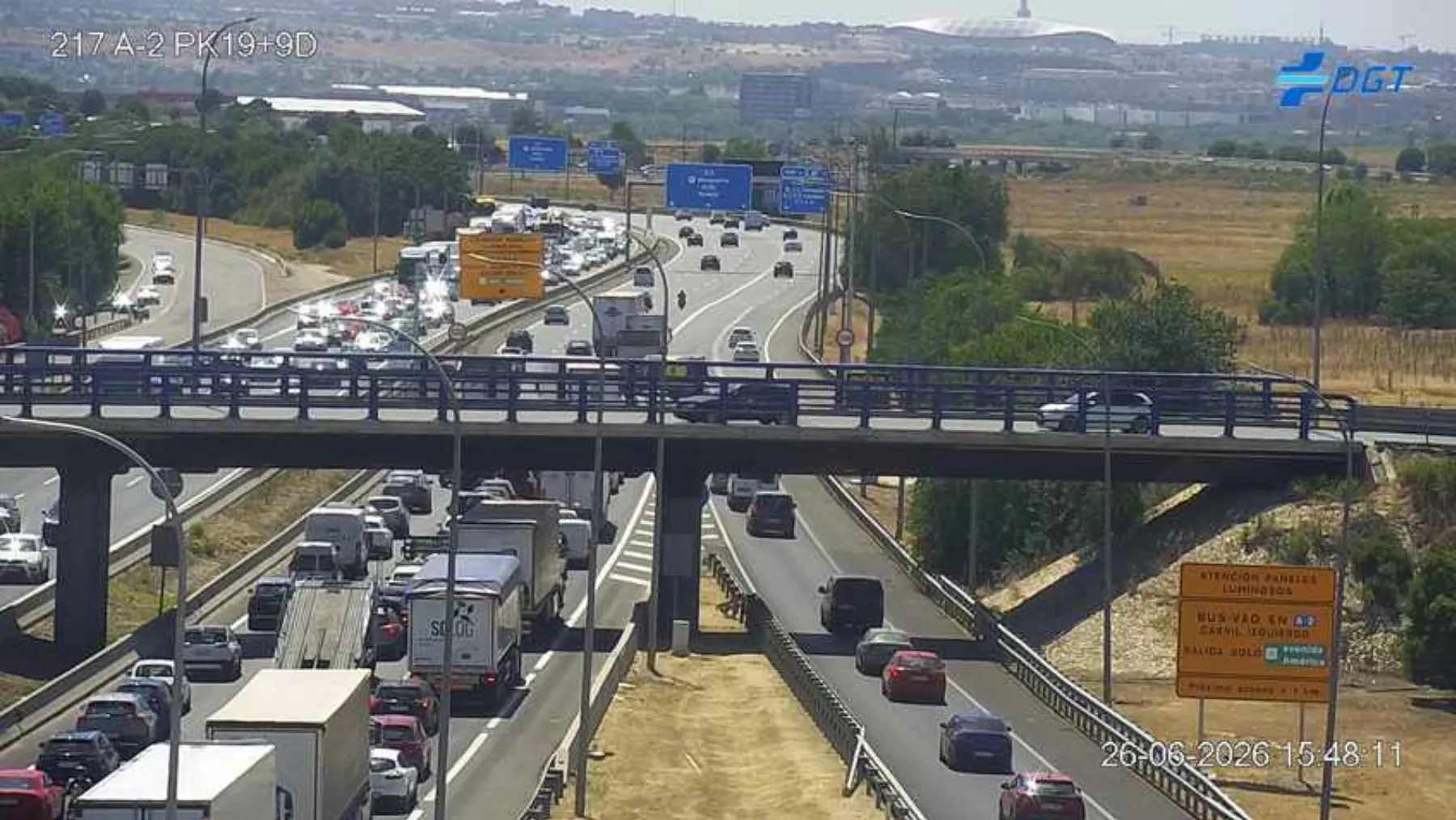 Problemas de tráfico en la A-2 de Madrid: un accidente en Torrejón de Ardoz obliga a cortar un carril