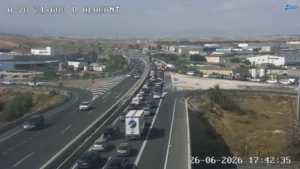 Accidente en la A-70 de Alicante: un accidente provoca tráfico lento y largas colas en ambos sentidos de circulación