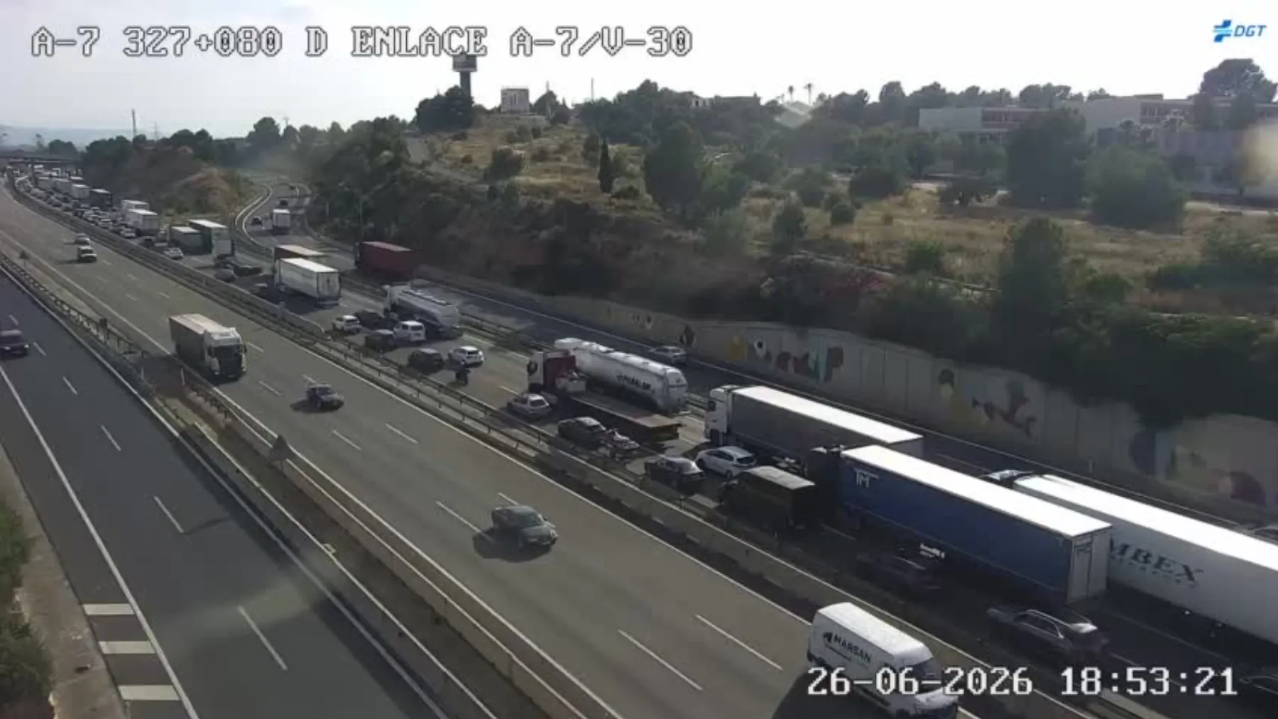 La A-7 en Valencia registra complicaciones de tráfico por un accidente en Paterna sentido Alicante