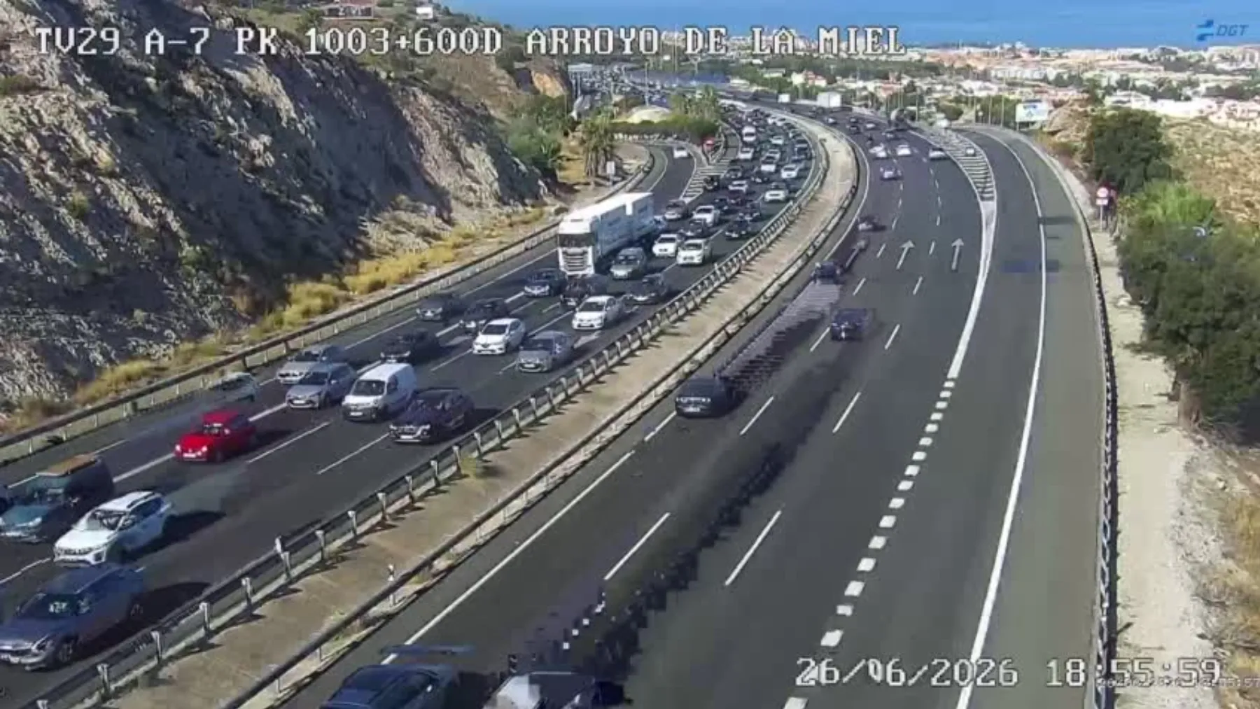 Accidente en la A-7 de Málaga: tráfico lento y complicaciones a la altura de Benalmádena hacia Marbella