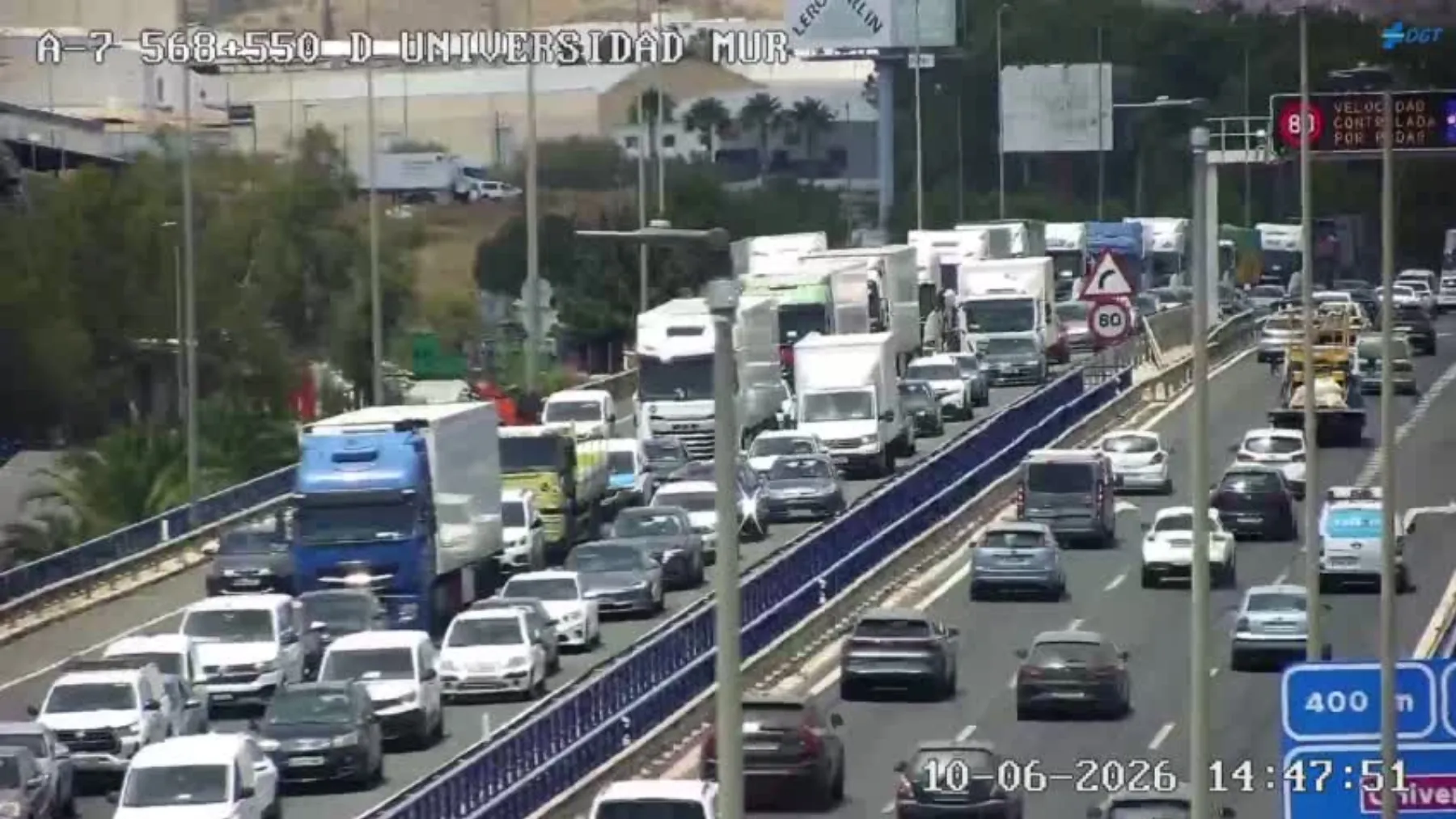 Caos en la A-7 de Murcia: un accidente provoca kilómetros de retenciones a la altura de Espinardo.