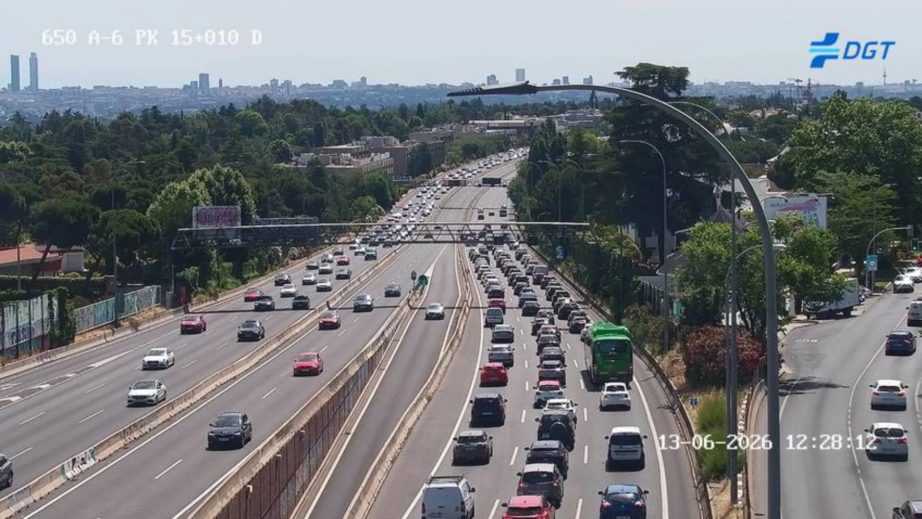 Accidente en la A-6 en El Plantío corta el carril derecho y complica la salida de Madrid