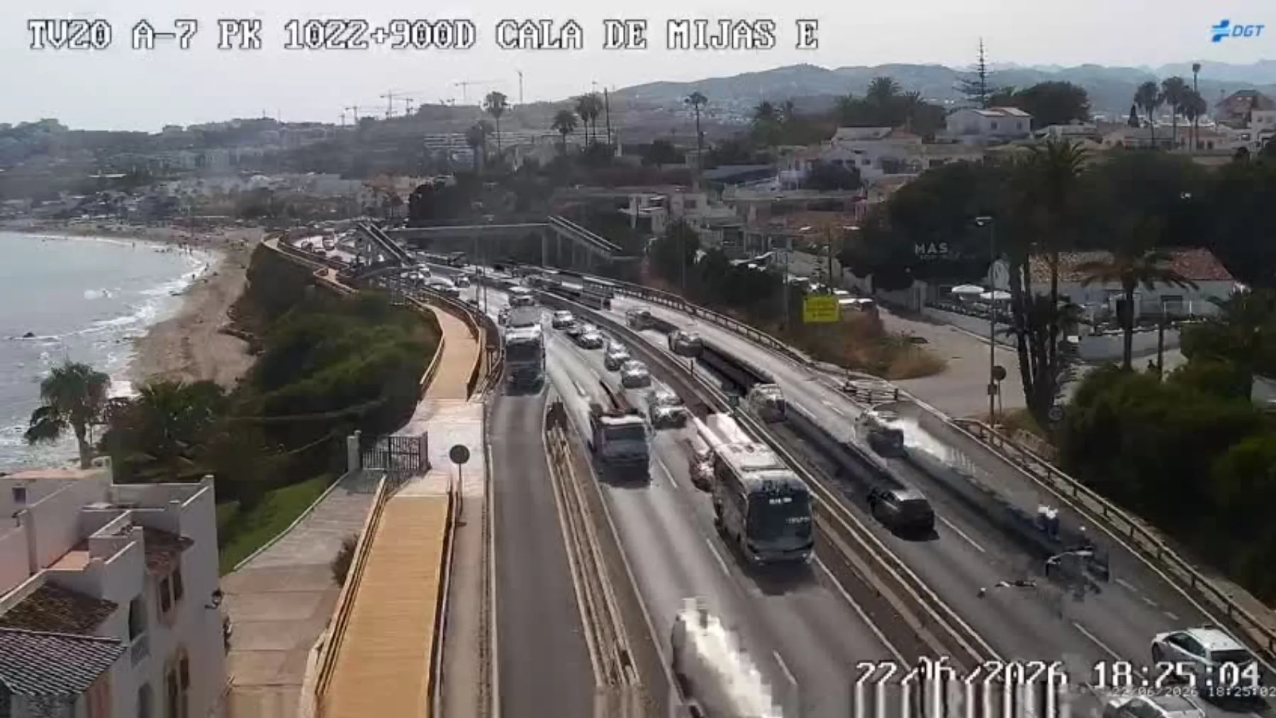 Retenciones en la A-7 en Málaga: un accidente provoca más de 3 kilómetros de tráfico lento en Fuengirola