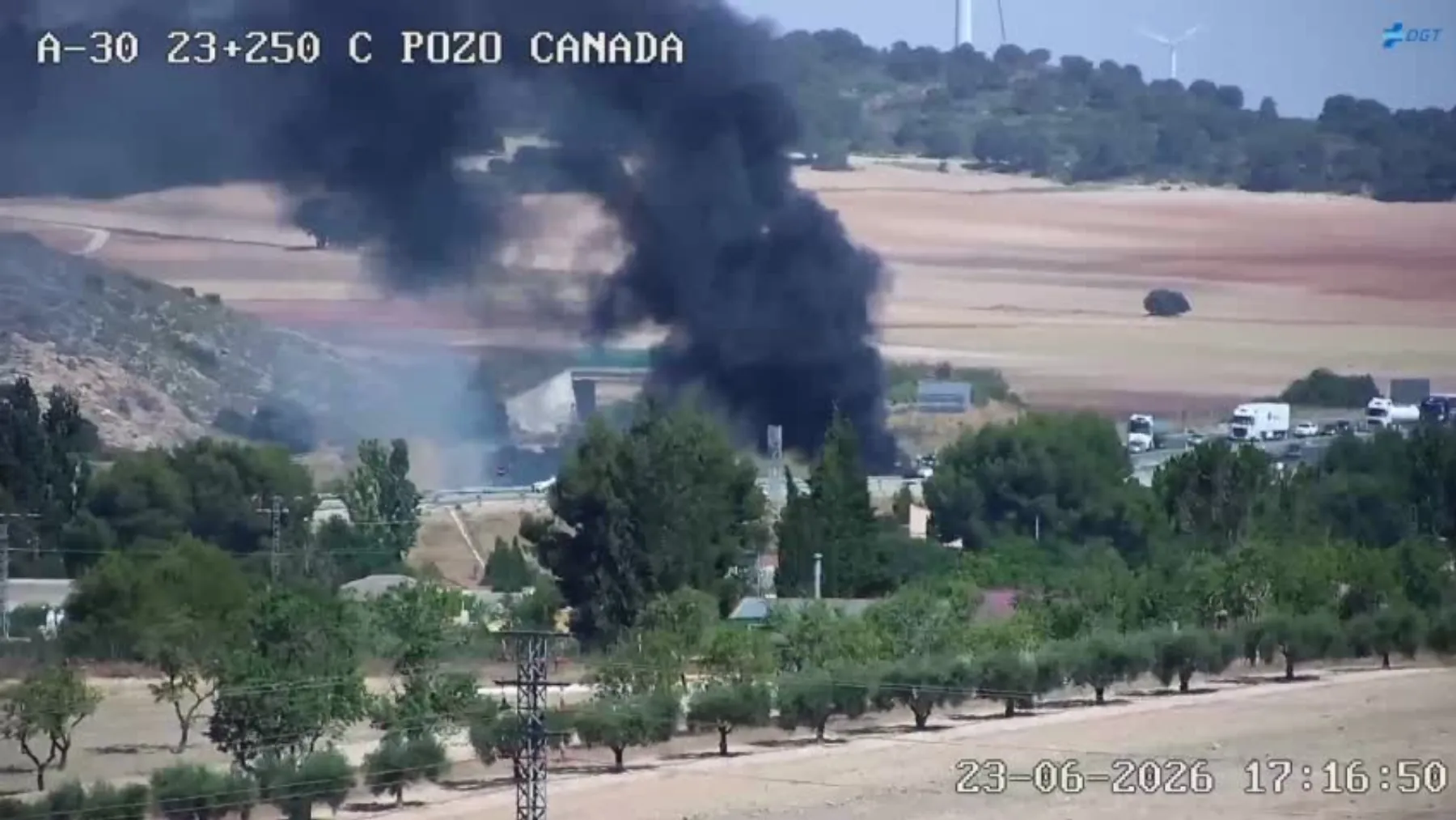 Vehículo incendiado en la A-30 en Albacete: la DGT pide extremar la precaución en Pozo Cañada