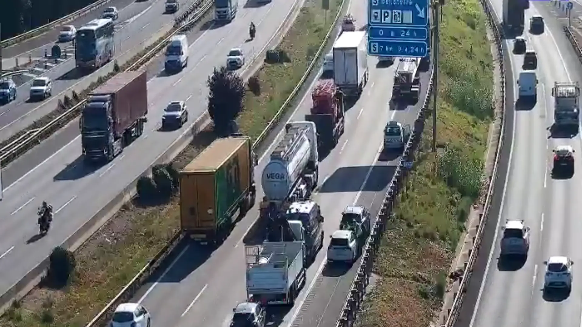 Accidente en la AP-7 a la altura de Cerdanyola: un carril cortado y hasta 5 kilómetros de retenciones