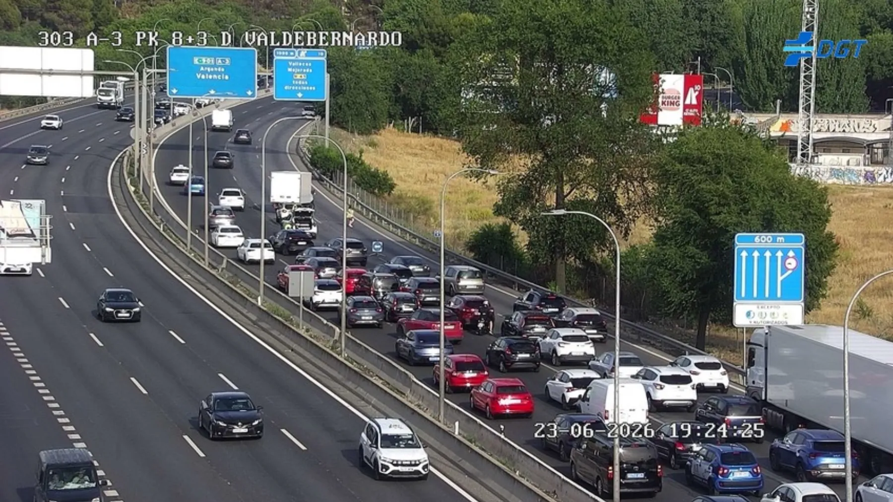 Caos en la A-3 de Madrid: un accidente en Santa Eugenia complica la salida y obliga a cortar un carril