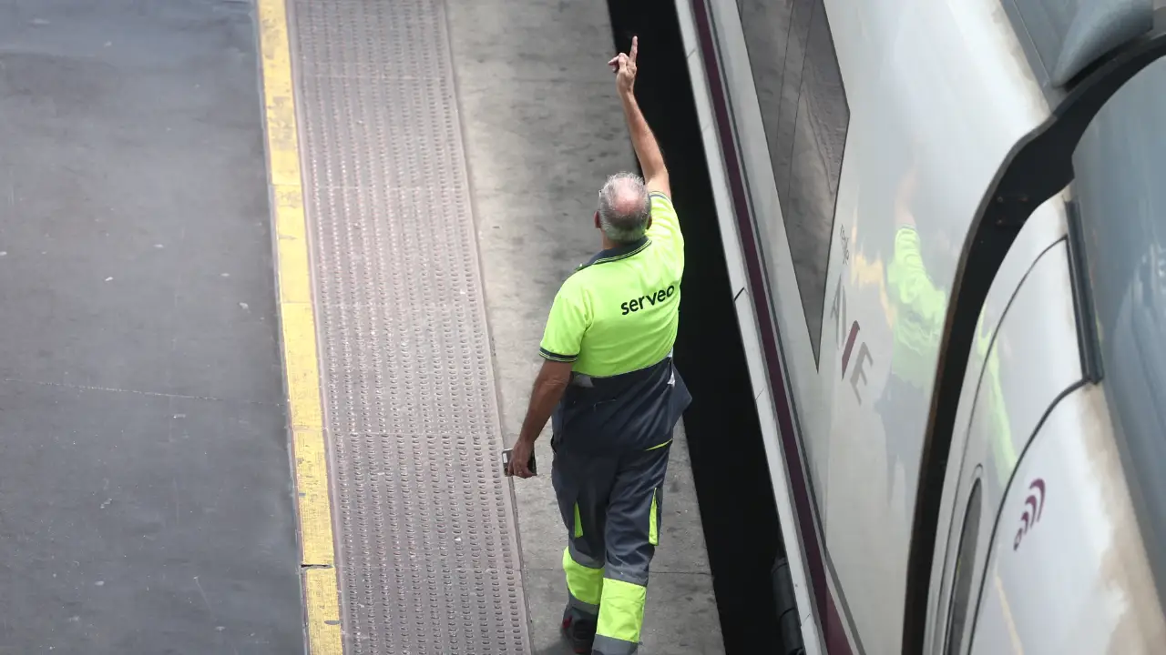 Persisten los retrasos en las líneas C8 y C10 de Cercanías Madrid pese a resolverse la incidencia en la catenaria