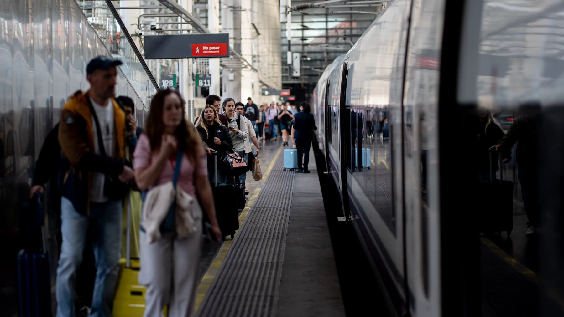 Retrasos en el AVE Madrid-Valencia y Alicante: una incidencia en las vías afecta a los trenes de alta velocidad