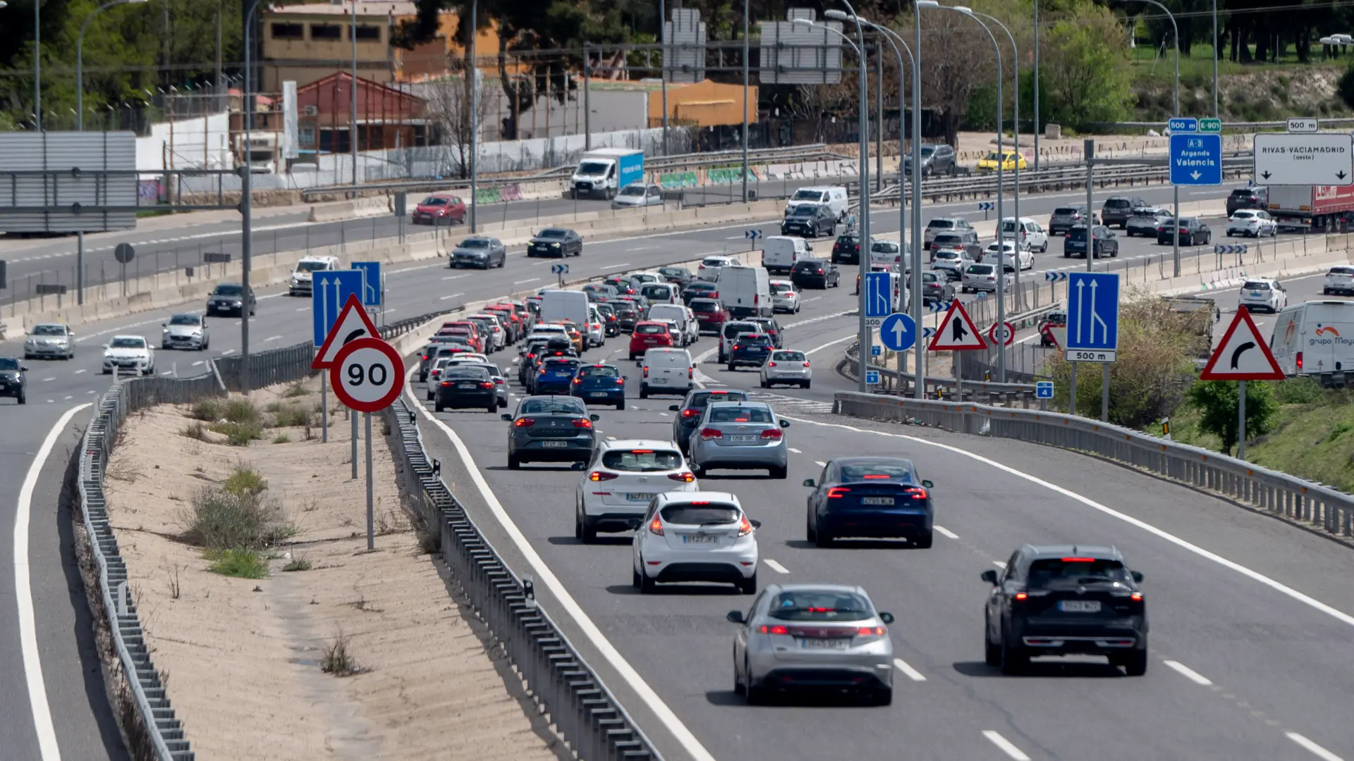 Los peores días para viajar por la A-3 este verano: cuándo evitar la carretera entre Madrid y Valencia