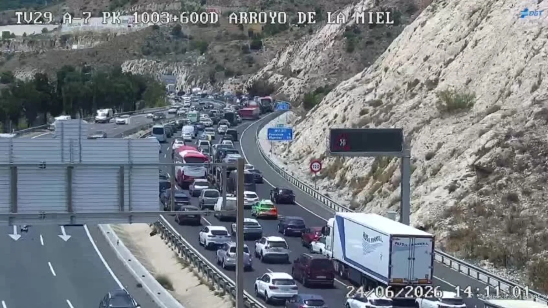 Retenciones en la AP-7 en Málaga: un accidente en Benalmádena obliga a cerrar dos carriles hacia Fuengirola