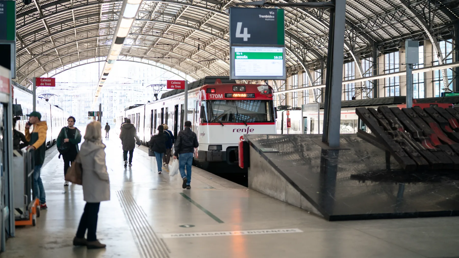 Interrumpida la línea C3 de Cercanías Bilbao: una avería en la señalización obliga a realizar transbordos por carretera