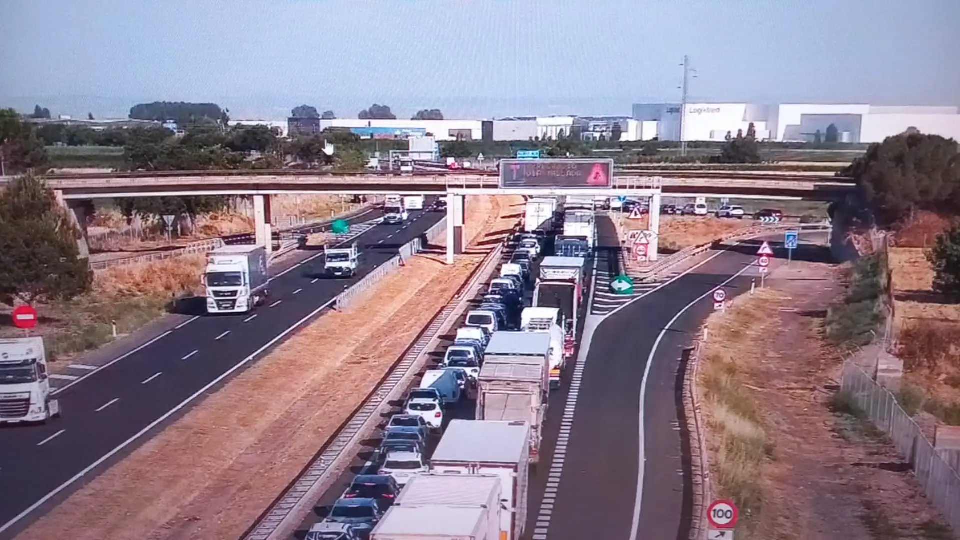 Accidente en la A-2 en Lleida: un carril cortado y retenciones en Vila-sana en sentido Lleida