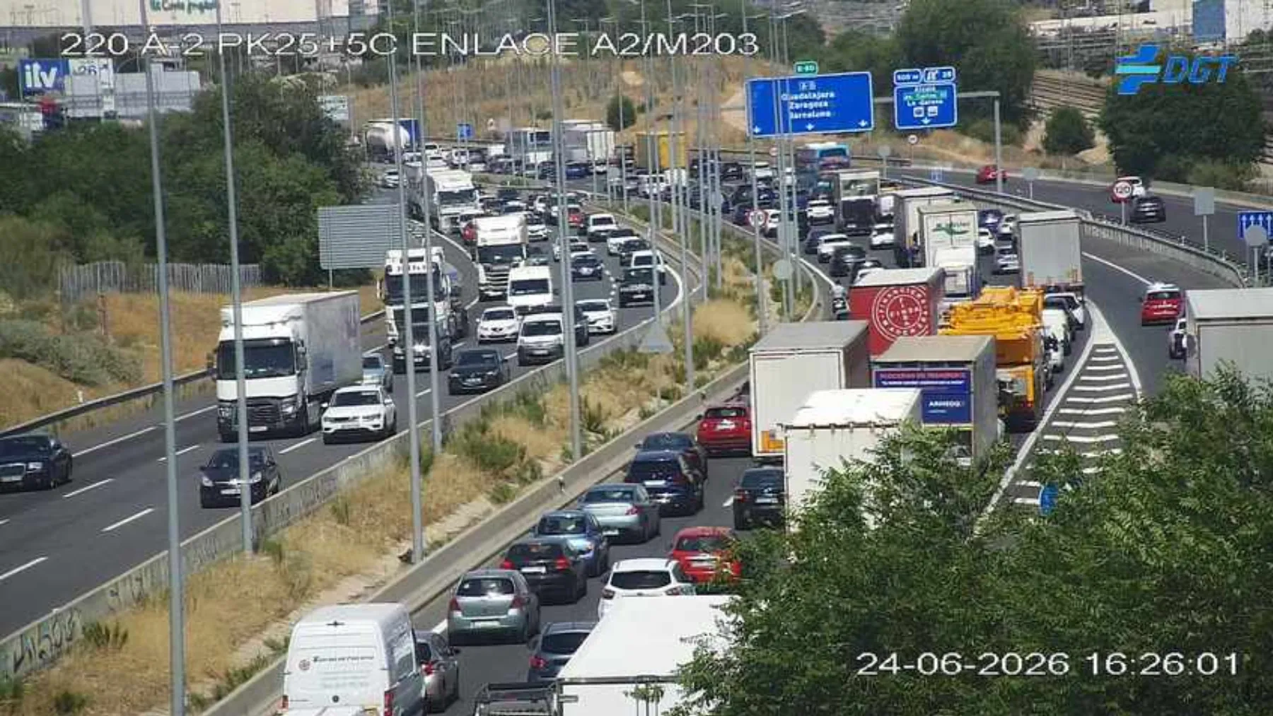 Retenciones en la A-2: un siniestro en Alcalá de Henares provoca colas en ambos sentidos de la autovía