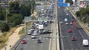 Caos en la entrada a Valencia: un accidente obliga a cortar dos carriles y provoca retenciones de hasta 2 km