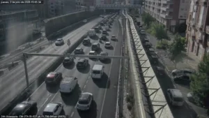 Un vehículo averiado provoca retenciones en la BI-637 en Bizkaia: cortado un carril en Leioa sentido Getxo