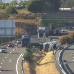 Un accidente de camión complica la A-3 en Tarancón (Cuenca): cortado el carril izquierdo hacia Valencia