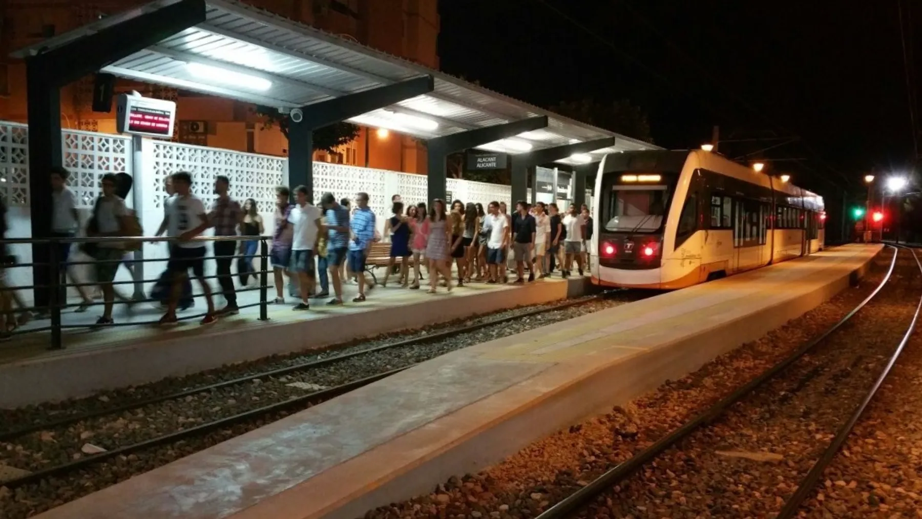 Cómo llegar al Low Festival 2026: coche, autobús, lanzaderas, parking y mejores accesos