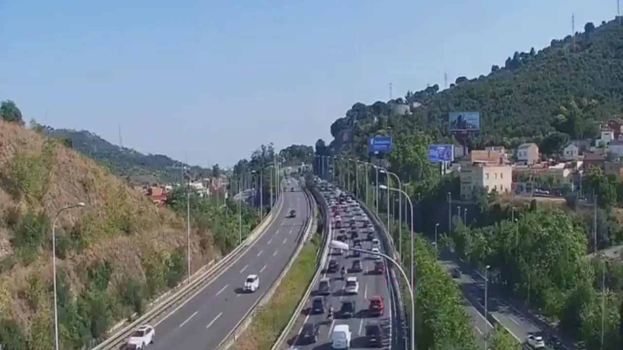Retenciones en la C-33 por un vehículo averiado: más de 3 kilómetros de cola para entrar en Barcelona