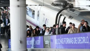 Posibles retrasos en los AVE de Madrid Atocha por una incidencia eléctrica en Cerro Negro