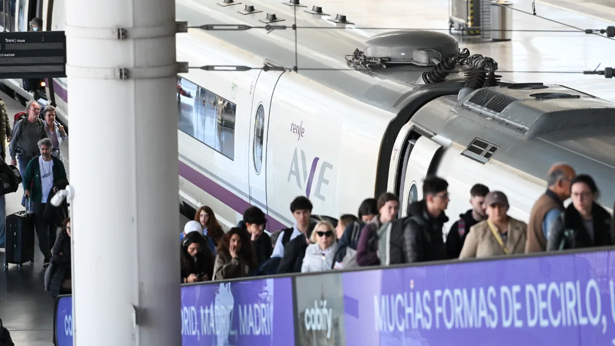 Un incendio corta la circulación ferroviaria entre Córdoba y Alcolea y afecta a los trenes AVE entre Madrid y Andalucía