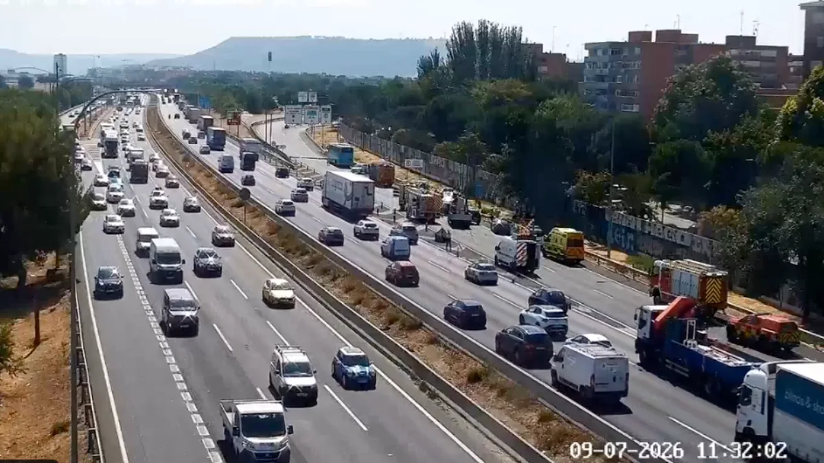 Accidente en la A-2 en Torrejón de Ardoz provoca 3 kilómetros de retenciones y corta la vía de servicio