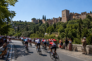 Horario de La Vuelta 2026 en Granada: así es el recorrido y los cortes de tráfico de la etapa final frente a la Alhambra