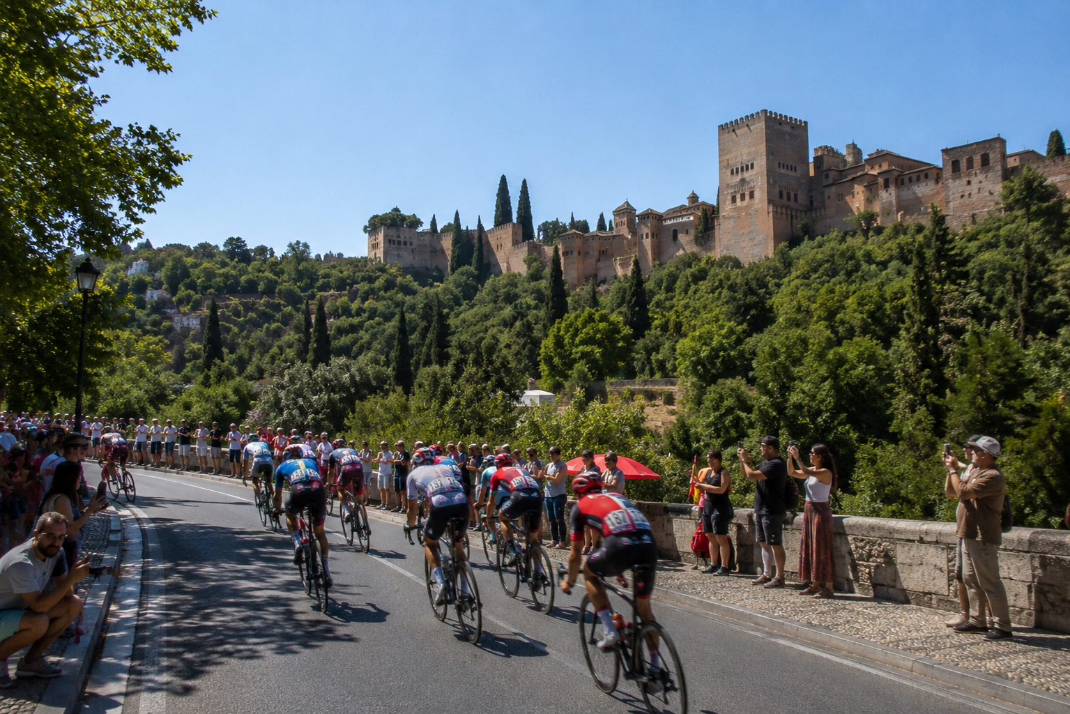 Horario de La Vuelta 2026 en Granada: así es el recorrido y los cortes de tráfico de la etapa final frente a la Alhambra