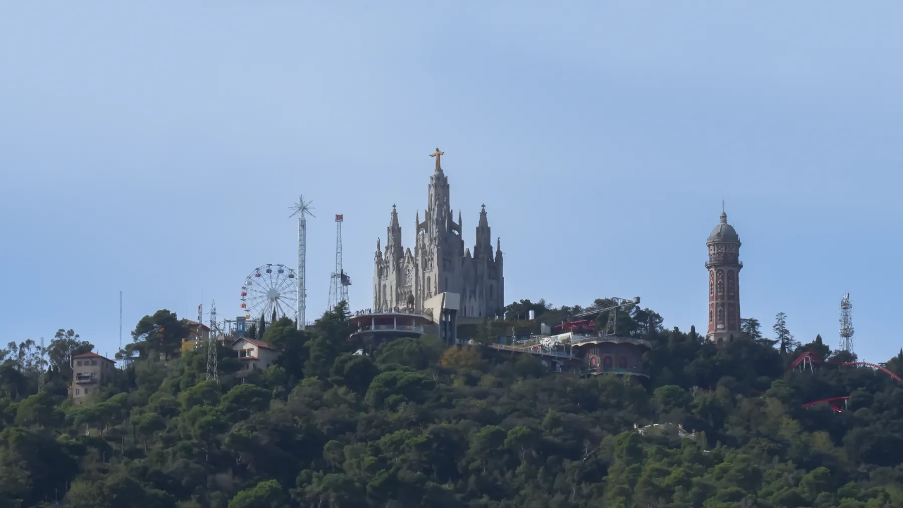 Plan gratis para familias en Barcelona: el Tibidabo permitirá la entrada sin coste a los menores de 16 años durante la Mercè