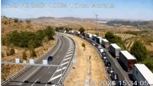 Un accidente colapsa la A-2 a la entrada de Zaragoza y deja más de 5 kilómetros de retenciones a la altura de El Frasno