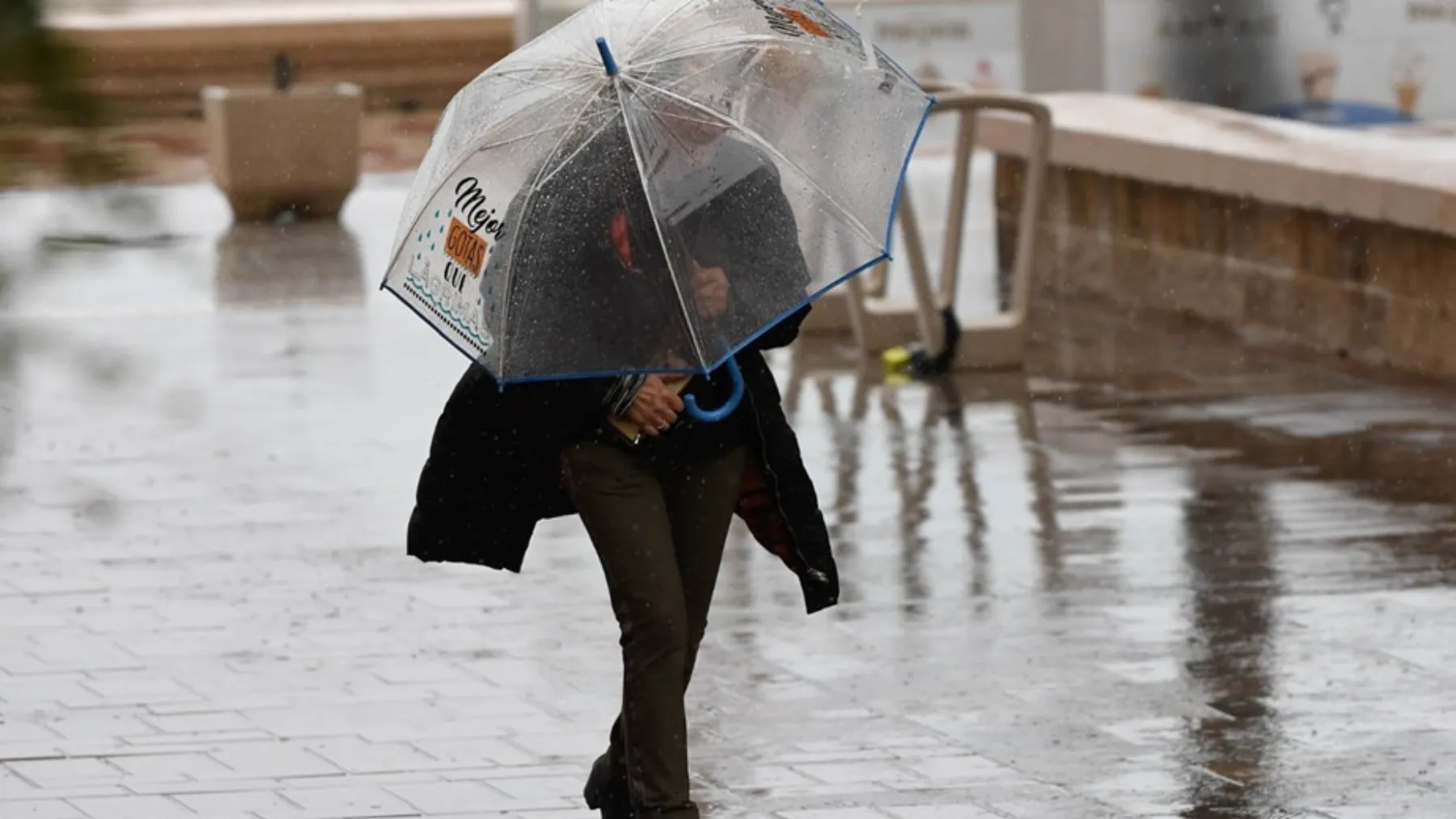 Alerta máxima por lluvias torrenciales en Valencia y Barcelona: ES-Alert, inundaciones y una mujer desaparecida en Olivella