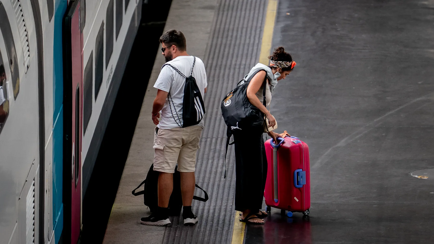 Alerta roja por lluvias torrenciales en Catalunya: Rodalies corta la R7 y Renfe suspende el AVE entre las 9 y las 11 horas