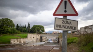 El temporal deja hasta 273 litros en Tarragona: evacuaciones, carreteras cortadas y confinamiento en el Baix Ebre y el Montsià