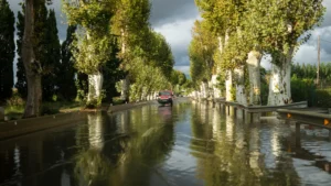 La DGT confirma 13 carreteras cortadas por inundaciones en cinco comunidades: Tarragona, Murcia, Valencia, Castellón y Andalucía, afectadas