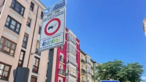 Zonas de bajas emisiones en enero de 2027: el plazo de Madrid para los coches sin etiqueta, y qué cambia en Palma, Tarragona y Torrevieja